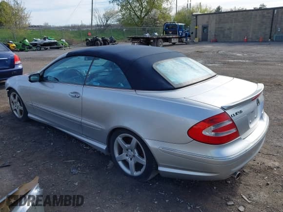 ✅ 2004 Mercedes-Benz CLK 500 • VIN: WDBTK75G04T024842 • Lot: 42134048. Wystawiony na IAAI z przebiegiem 103 562 mil. Bezpłatny archiwum sprzedaży aukcyjnych z USA i szczegółowy raport historii pojazdu na DreamBid. Zdjęcie 3.