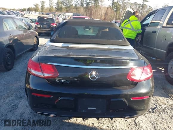 ✅ 2018 Mercedes-Benz C 300 • VIN: WDDWK4JB3JF701325 • Lot: 41607243. Wystawiony na IAAI z przebiegiem 76 967 mil. Bezpłatny archiwum sprzedaży aukcyjnych z USA i szczegółowy raport historii pojazdu na DreamBid. Zdjęcie 17.