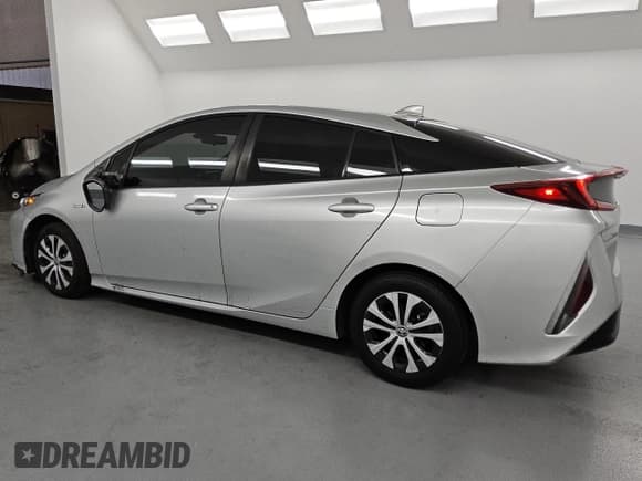 ✅ 2021 Toyota Prius LE • VIN: JTDKAMFPXM3190461 • Лот: 85264545. Опубликован ранее на Copart с пробегом 149 598 миль. Бесплатный доступ к архиву аукционных продаж из США и подробный отчёт об истории автомобиля на DreamBid. Изображение 2.