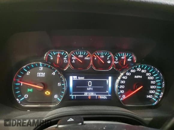 ✅ 2018 Chevrolet Suburban LT • VIN: 1GNSCHKCXJR147419 • Lot: 91445585. Wystawiony na Copart z przebiegiem 261 436 mil. Bezpłatny archiwum sprzedaży aukcyjnych z USA i szczegółowy raport historii pojazdu na DreamBid. Zdjęcie 9.