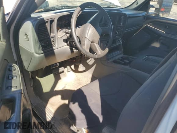 ✅ 2003 Chevrolet Silverado 2500HD LS • VIN: 1GCHC29U53E365373 • Лот: 49455635. Опубликован ранее на Copart с пробегом Не указан. Бесплатный доступ к архиву аукционных продаж из США и подробный отчёт об истории автомобиля на DreamBid. Изображение 8.