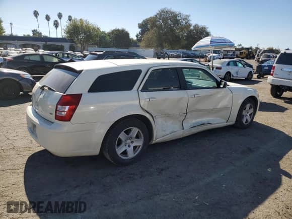 2005 Dodge Magnum SE z VIN 2D4FV48V05H153020, wystawiony jako Copart lot #80789114 z przebiegiem 204 180 mil mil oraz Szkoda całkowita • Salvage title. Historia ofert i sprzedaży dostępna na DreamBid. Obrazek 3.