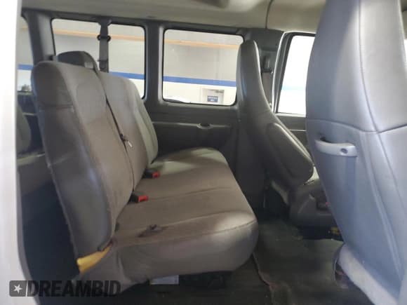 ✅ 2018 Chevrolet Express Passenger LT • VIN: 1GAZGPFGXJ1244873 • Lot: 44595725. Wystawiony na Copart z przebiegiem 149 127 mil. Bezpłatny archiwum sprzedaży aukcyjnych z USA i szczegółowy raport historii pojazdu na DreamBid. Zdjęcie 11.