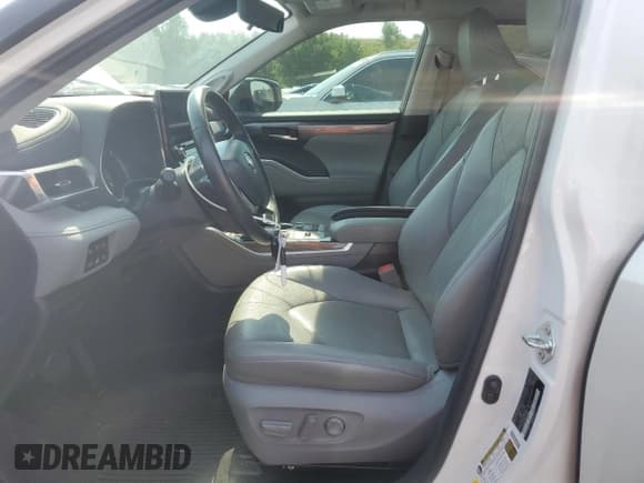 ✅ 2022 Toyota Highlander Hybrid Platinum • VIN: 5TDEBRCH7NS074588 • Lot: 67281835. Listed on Copart with 50,600 mi. Free auction sales archive from the USA and detailed vehicle history report at DreamBid. Image 7.