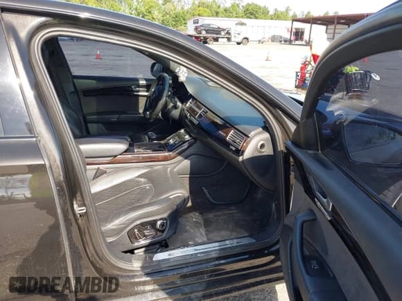 ✅ 2017 Audi A8 Sport • VIN: WAU43AFD7HN014742 • Лот: 42919334. Опубликован ранее на IAAI с пробегом 125 241 миль. Бесплатный доступ к архиву аукционных продаж из США и подробный отчёт об истории автомобиля на DreamBid. Изображение 5.