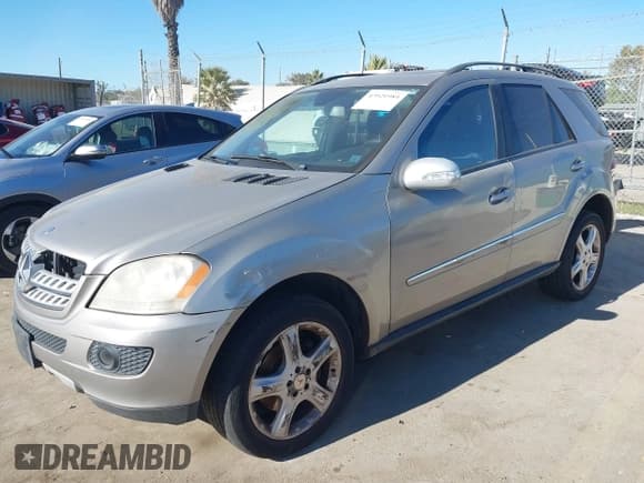 ✅ 2008 Mercedes-Benz M 350 • VIN: 4JGBB86EX8A296568 • Lot: 43921984. Listed on IAAI with 127,810 mi. Free auction sales archive from the USA and detailed vehicle history report at DreamBid. Image 2.