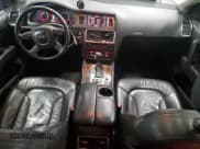 ✅ 2007 Audi Q7 Premium • VIN: WA1BV74L17D047087 • Лот: 72069315. Опубликован ранее на Copart с пробегом 129 307 миль. Бесплатный доступ к архиву аукционных продаж из США и подробный отчёт об истории автомобиля на DreamBid. Изображение 8.