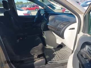 2013 Dodge Grand Caravan SXT z VIN 2C4RDGCG4DR719194, wystawiony jako IAAI lot #43353125 z przebiegiem Nie podano mil oraz . Historia ofert i sprzedaży dostępna na DreamBid. Obrazek 5.