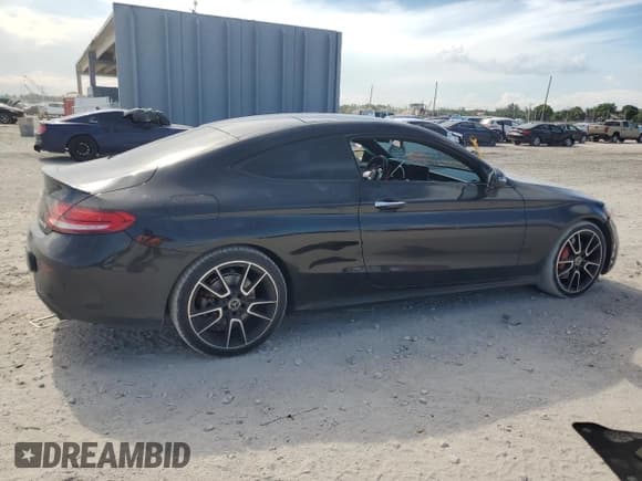 ✅ 2019 Mercedes-Benz C 300 • VIN: WDDWJ8DBXKF851892 • Lot: 69609095. Wystawiony na Copart z przebiegiem 71 272 mil. Bezpłatny archiwum sprzedaży aukcyjnych z USA i szczegółowy raport historii pojazdu na DreamBid. Zdjęcie 3.