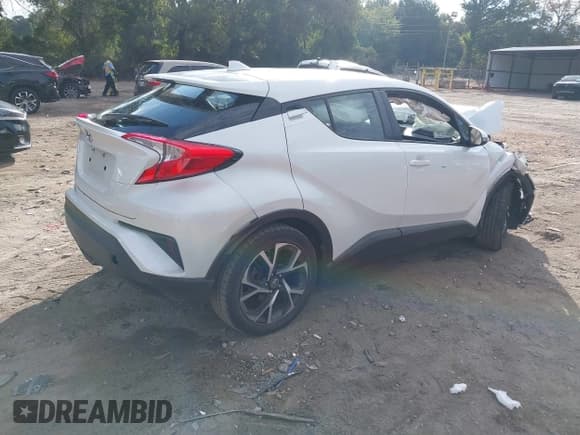 ✅ 2018 Toyota C-HR XLE • VIN: NMTKHMBX3JR011591 • Lot: 43309934. Wystawiony na IAAI z przebiegiem 165 730 mil. Bezpłatny archiwum sprzedaży aukcyjnych z USA i szczegółowy raport historii pojazdu na DreamBid. Zdjęcie 4.