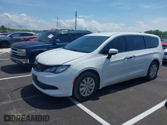 ✅ 2020 Chrysler Voyager L • VIN: 2C4RC1AG4LR102783 • Lot: 42133616. Listed on IAAI with 51,932 mi. Free auction sales archive from the USA and detailed vehicle history report at DreamBid. Image 2.