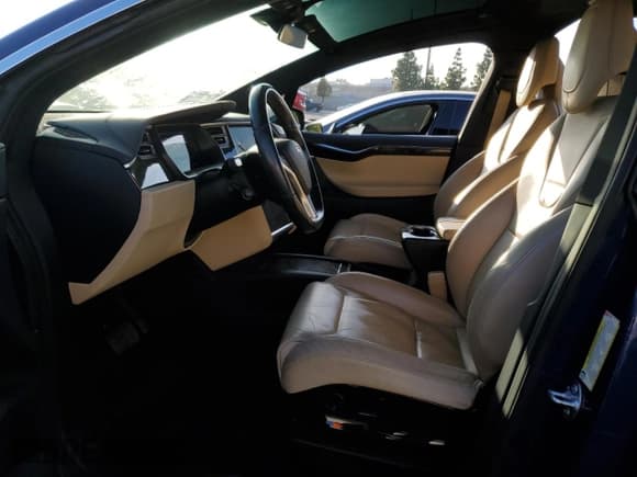 ✅ 2016 Tesla Model X 70D • VIN: 5YJXCBE22GF027207 • Лот: 89816285. Опубликован ранее на Copart с пробегом Не указан. Бесплатный доступ к архиву аукционных продаж из США и подробный отчёт об истории автомобиля на DreamBid. Изображение 7.