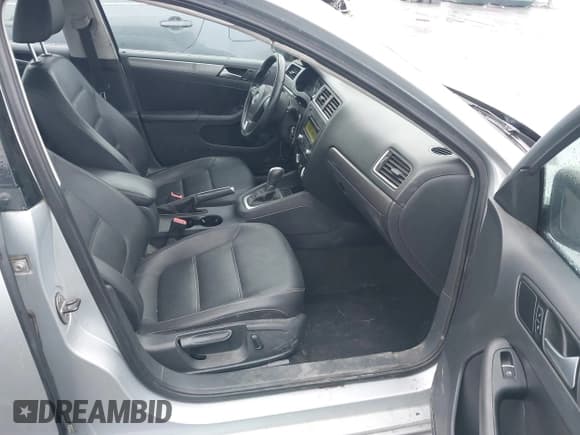 ✅ 2013 Volkswagen Jetta TDI w/Premium/Nav • VIN: 3VWLL7AJ6DM286246 • Lot: 43864018. Wystawiony na IAAI z przebiegiem 138 263 mil. Bezpłatny archiwum sprzedaży aukcyjnych z USA i szczegółowy raport historii pojazdu na DreamBid. Zdjęcie 5.