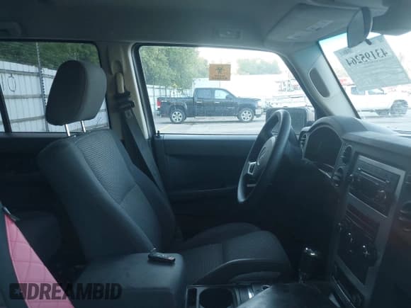 ✅ 2008 Jeep Commander Sport • VIN: 1J8HG48K98C108194 • Lot: 43195264. Wystawiony na IAAI z przebiegiem Nie podano. Bezpłatny archiwum sprzedaży aukcyjnych z USA i szczegółowy raport historii pojazdu na DreamBid. Zdjęcie 5.