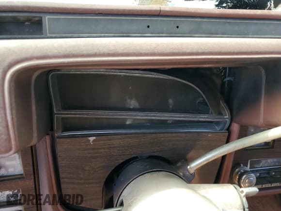 ✅ 1977 Cadillac Seville • VIN: 6S69R7Q480904 • Lot: 57232805. Wystawiony na Copart z przebiegiem Nie podano. Bezpłatny archiwum sprzedaży aukcyjnych z USA i szczegółowy raport historii pojazdu na DreamBid. Zdjęcie 9.