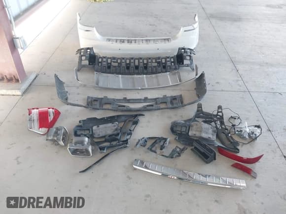 ✅ 2010 Mercedes-Benz GL 450 • VIN: 4JGBF7BE1AA583341 • Лот: 43220854. Опубликован ранее на IAAI с пробегом 200 284 миль. Бесплатный доступ к архиву аукционных продаж из США и подробный отчёт об истории автомобиля на DreamBid. Изображение 12.