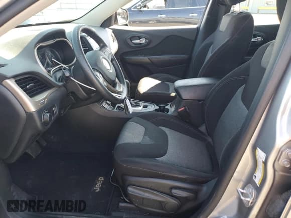 ✅ 2016 Jeep Cherokee Sport • VIN: 1C4PJLABXGW274231 • Lot: 71546155. Listed on Copart with 29,370 mi. Free auction sales archive from the USA and detailed vehicle history report at DreamBid. Image 7.