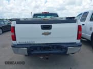 ✅ 2009 Chevrolet Silverado 2500HD Work Truck • VIN: 1GCHC49K79E156509 • Lot: 42566650. Wystawiony na IAAI z przebiegiem 218 736 mil. Bezpłatny archiwum sprzedaży aukcyjnych z USA i szczegółowy raport historii pojazdu na DreamBid. Zdjęcie 16.