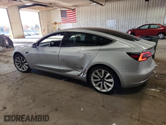 ✅ 2018 Tesla Model 3 Long Range Battery • VIN: 5YJ3E1EB4JF087614 • Lot: 92456345. Wystawiony na Copart z przebiegiem 40 486 mil. Bezpłatny archiwum sprzedaży aukcyjnych z USA i szczegółowy raport historii pojazdu na DreamBid. Zdjęcie 2.