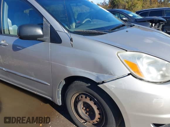 2005 Toyota Sienna LE z VIN 5TDZA23C65S337685, wystawiony jako IAAI lot #43573976 z przebiegiem 247 716 mil mil oraz . Historia ofert i sprzedaży dostępna na DreamBid. Obrazek 6.