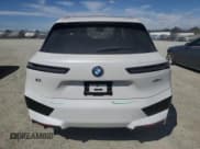 ✅ 2025 BMW iX xDrive50 • VIN: WB523CF08SCT63619 • Лот: 80583975. Опубликован ранее на Copart с пробегом 8 301 миль. Бесплатный доступ к архиву аукционных продаж из США и подробный отчёт об истории автомобиля на DreamBid. Изображение 6.