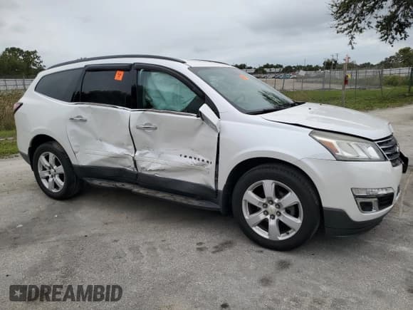 ✅ 2017 Chevrolet Traverse LT • VIN: 1GNKVGKD1HJ344632 • Lot: 59594424. Wystawiony na Copart z przebiegiem 88 837 mil. Bezpłatny archiwum sprzedaży aukcyjnych z USA i szczegółowy raport historii pojazdu na DreamBid. Zdjęcie 4.