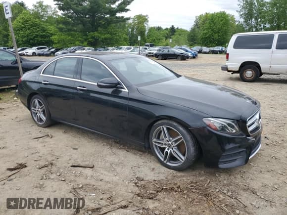 ✅ 2019 Mercedes-Benz E 450 • VIN: WDDZF6JB6KA493873 • Lot: 57777785. Wystawiony na Copart z przebiegiem Nie podano. Bezpłatny archiwum sprzedaży aukcyjnych z USA i szczegółowy raport historii pojazdu na DreamBid. Zdjęcie 4.