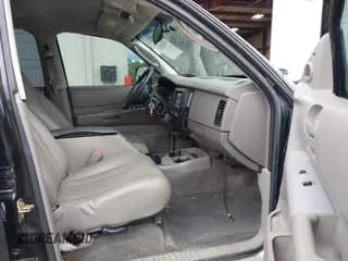 ✅ 2004 Dodge Dakota SLT • VIN: 1D7HG48N94S740006 • Lot: 42241181. Wystawiony na IAAI z przebiegiem 221 192 mil. Bezpłatny archiwum sprzedaży aukcyjnych z USA i szczegółowy raport historii pojazdu na DreamBid. Zdjęcie 5.