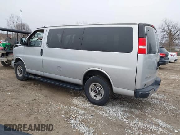 ✅ 2023 GMC Savana • VIN: 1GJW7FFP4P1164880 • Lot: 41460015. Listed on IAAI with 30,307 mi. Free auction sales archive from the USA and detailed vehicle history report at DreamBid. Image 3.