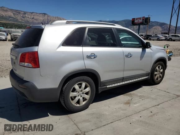 ✅ 2012 Kia Sorento LX • VIN: 5XYKTDA26CG295854 • Lot: 69292465. Wystawiony na Copart z przebiegiem 131 904 mil. Bezpłatny archiwum sprzedaży aukcyjnych z USA i szczegółowy raport historii pojazdu na DreamBid. Zdjęcie 3.