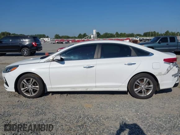 ✅ 2018 Hyundai Sonata SEL • VIN: 5NPE34AF0JH627356 • Lot: 43206201. Listed on IAAI with 128,773 mi. Free auction sales archive from the USA and detailed vehicle history report at DreamBid. Image 14.