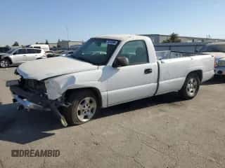 2003 Chevrolet Silverado 1500 z VIN 1GCEC14V03Z105274, wystawiony jako Copart lot #70592284 z przebiegiem 145 652 mil mil oraz Szkoda całkowita • Salvage title. Historia ofert i sprzedaży dostępna na DreamBid. Obrazek 1.