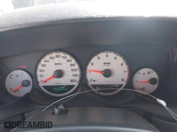 2005 Dodge Neon SXT z VIN 1B3ES56C85D143830, wystawiony jako IAAI lot #41990483 z przebiegiem 205 947 mil mil oraz . Historia ofert i sprzedaży dostępna na DreamBid. Obrazek 7.