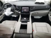 ✅ 2024 Jeep Wagoneer Series II • VIN: 1C4SJSBP8RS141198 • Lot: 51293455. Wystawiony na Copart z przebiegiem 318 mil. Bezpłatny archiwum sprzedaży aukcyjnych z USA i szczegółowy raport historii pojazdu na DreamBid. Zdjęcie 8.