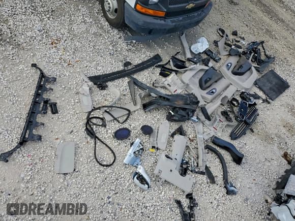 ✅ 2022 Chrysler Pacifica Hybrid Touring L • VIN: 2C4RC1L74NR118871 • Лот: 95501755. Опубликован ранее на Copart с пробегом Не указан. Бесплатный доступ к архиву аукционных продаж из США и подробный отчёт об истории автомобиля на DreamBid. Изображение 13.