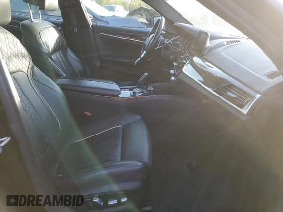 ✅ 2018 BMW 5 Series 540i xDrive • VIN: WBAJE7C58JWD52568 • Lot: 84784725. Wystawiony na Copart z przebiegiem 108 552 mil. Bezpłatny archiwum sprzedaży aukcyjnych z USA i szczegółowy raport historii pojazdu na DreamBid. Zdjęcie 7.