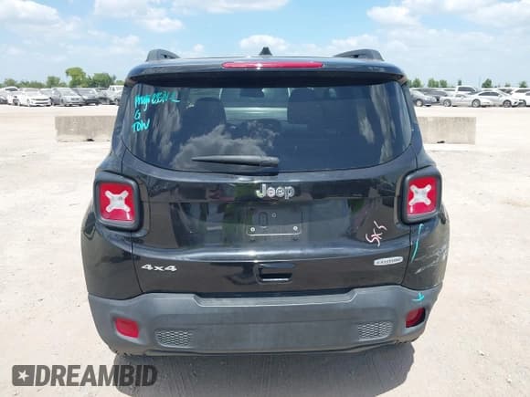 ✅ 2022 Jeep Renegade Latitude • VIN: ZACNJDB19NPN90018 • Lot: 42836966. Listed on IAAI with 61,783 mi. Free auction sales archive from the USA and detailed vehicle history report at DreamBid. Image 16.