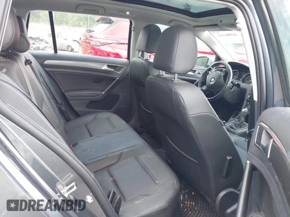 ✅ 2019 Volkswagen Golf S • VIN: 3VWH17AUXKM506457 • Lot: 42906860. Wystawiony na IAAI z przebiegiem 113 819 mil. Bezpłatny archiwum sprzedaży aukcyjnych z USA i szczegółowy raport historii pojazdu na DreamBid. Zdjęcie 8.