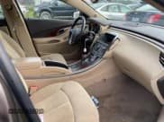 ✅ 2010 Buick Allure • VIN: 1G4GJ5EG5AF225040 • Лот: 63261154. Опубликован ранее на Copart с пробегом 369 660 миль. Бесплатный доступ к архиву аукционных продаж из США и подробный отчёт об истории автомобиля на DreamBid. Изображение 5.