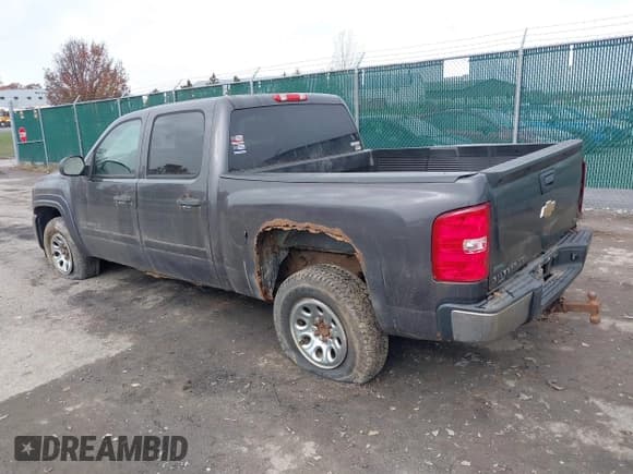 ✅ 2011 Chevrolet Silverado 1500 LS • VIN: 3GCPKREA5BG273612 • Lot: 43720013. Wystawiony na IAAI z przebiegiem 125 171 mil. Bezpłatny archiwum sprzedaży aukcyjnych z USA i szczegółowy raport historii pojazdu na DreamBid. Zdjęcie 3.