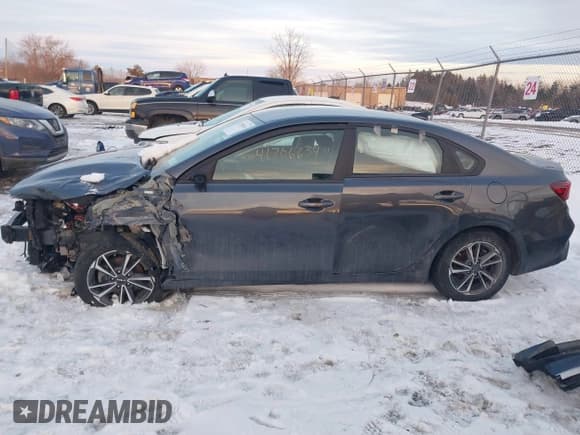 ✅ 2023 Kia Forte LX • VIN: 3KPF24AD3PE675758 • Лот: 41706634. Опубликован ранее на IAAI с пробегом 17 828 миль. Бесплатный доступ к архиву аукционных продаж из США и подробный отчёт об истории автомобиля на DreamBid. Изображение 14.