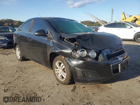 ✅ 2015 Chevrolet Sonic LT • VIN: 1G1JC5SG8F4206793 • Лот: 82727115. Опубликован ранее на Copart с пробегом 124 958 миль. Бесплатный доступ к архиву аукционных продаж из США и подробный отчёт об истории автомобиля на DreamBid. Изображение 4.