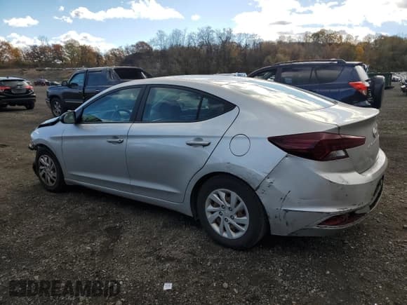 ✅ 2019 Hyundai Elantra SE • VIN: 5NPD74LF1KH451822 • Lot: 91448405. Listed on Copart with 52,879 mi. Free auction sales archive from the USA and detailed vehicle history report at DreamBid. Image 2.