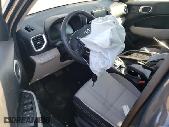 ✅ 2023 Hyundai Venue Limited • VIN: KMHRC8A33PU249364 • Lot: 85166325. Wystawiony na Copart z przebiegiem 21 007 mil. Bezpłatny archiwum sprzedaży aukcyjnych z USA i szczegółowy raport historii pojazdu na DreamBid. Zdjęcie 8.