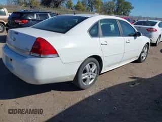 2010 Chevrolet Impala LS z VIN 2G1WA5EK4A1220853, wystawiony jako IAAI lot #43451283 z przebiegiem 271 914 mil mil oraz . Historia ofert i sprzedaży dostępna na DreamBid. Obrazek 4.