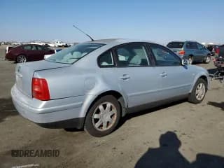 ✅ 2001 Volkswagen Passat • VIN: WVWAC63B41P013693 • Lot: 74254064. Wystawiony na Copart z przebiegiem 106 707 mil. Bezpłatny archiwum sprzedaży aukcyjnych z USA i szczegółowy raport historii pojazdu na DreamBid. Zdjęcie 3.