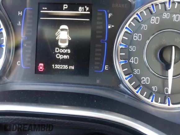 ✅ 2015 Chrysler 200 Limited • VIN: 1C3CCCAB2FN651619 • Лот: 43742129. Опубликован ранее на IAAI с пробегом 132 235 миль. Бесплатный доступ к архиву аукционных продаж из США и подробный отчёт об истории автомобиля на DreamBid. Изображение 12.