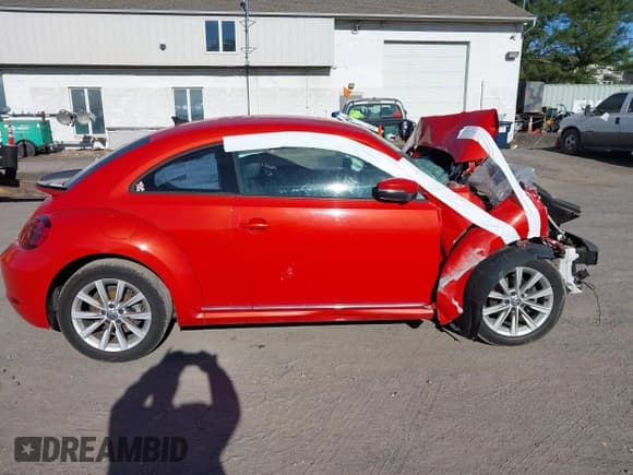 ✅ 2018 Volkswagen Beetle S • VIN: 3VWFD7AT7JM706409 • Лот: 43533851. Опубликован ранее на IAAI с пробегом Не указан. Бесплатный доступ к архиву аукционных продаж из США и подробный отчёт об истории автомобиля на DreamBid. Изображение 13.