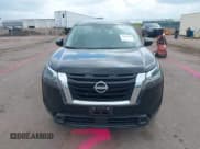 ✅ 2024 Nissan Pathfinder S • VIN: 5N1DR3AC7RC281707 • Lot: 42870153. Wystawiony na IAAI z przebiegiem 13 883 mil. Bezpłatny archiwum sprzedaży aukcyjnych z USA i szczegółowy raport historii pojazdu na DreamBid. Zdjęcie 12.