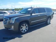 ✅ 2020 Cadillac Escalade ESV Luxury • VIN: 1GYS4HKJ6LR180421 • Lot: 43619259. Wystawiony na IAAI z przebiegiem 94 420 mil. Bezpłatny archiwum sprzedaży aukcyjnych z USA i szczegółowy raport historii pojazdu na DreamBid. Zdjęcie 18.